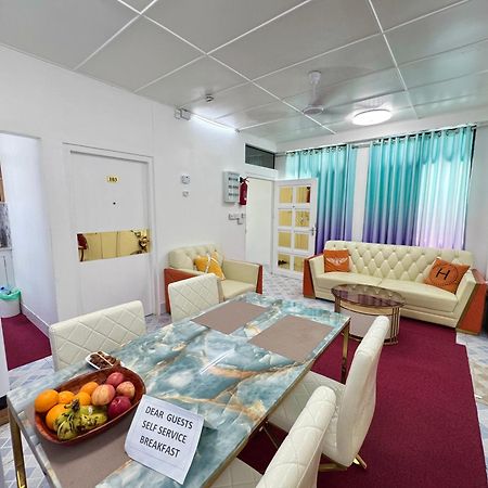 Ontrack Travel Transit Hotel マレ エクステリア 写真