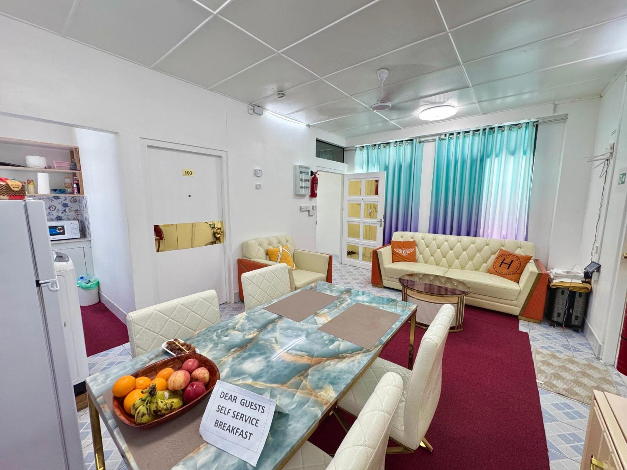 Ontrack Travel Transit Hotel マレ エクステリア 写真